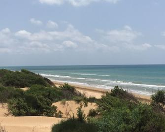 Apartment in villa facing the sea - Santa Maria del Focallo - Playa