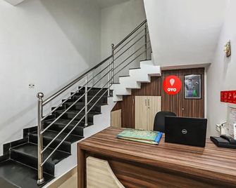 OYO 24891 Orchid Inn - Vīrarājendrapet - Stairs