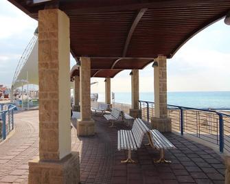 Carlton Hotel Nahariya - Nahariyya - Balcone