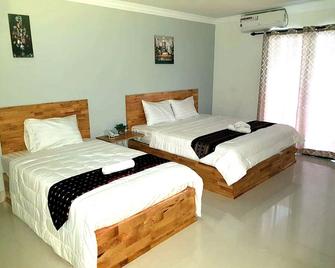 Lucky Hostel - Battambang - Bedroom