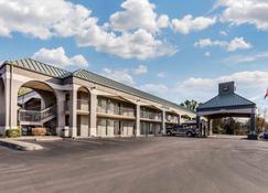Quality Inn - Gordonsville - Building