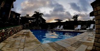 阿巴克拉旅館 - Bombinhas - 游泳池