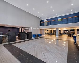Clarion Hotel Conference Center North - Lexington - Hành lang