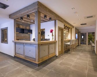 Alpenhof Hotel Garni Suprême - צל אם צילר - דלפק קבלה