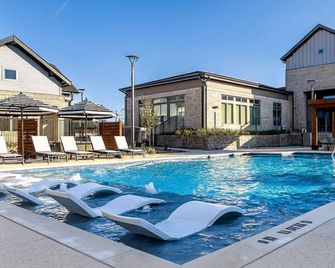 ResortStyle Haven w/ Prime Amenities & A+Location - Sherman - Басейн