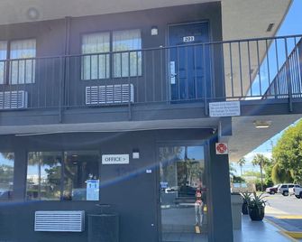 Motel 6 Lantana. Fl - Lantana - Building