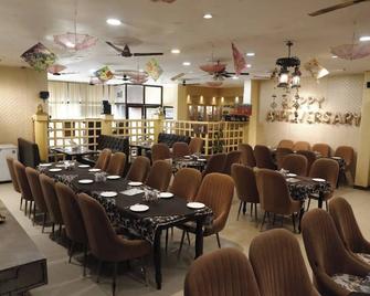 Hotel Om Complex - Bharatpur - Restaurante