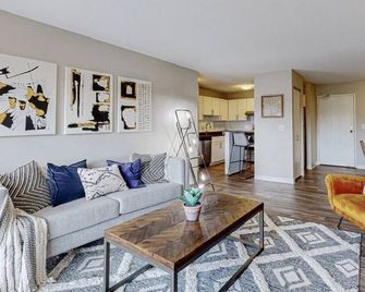 New-20p off-Uptown Love MPLS next to Fun - Minneapolis - Wohnzimmer