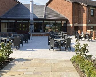 Burntwood Court Hotel - Barnsley - Terasa