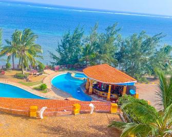 Shanzu Beachfront Apartments - Mombassa - Zwembad