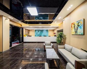 Ezzi Hotel (Shanghai Hongqiao Airport National Convention And Exhibition Center) - Shanghai - Front desk