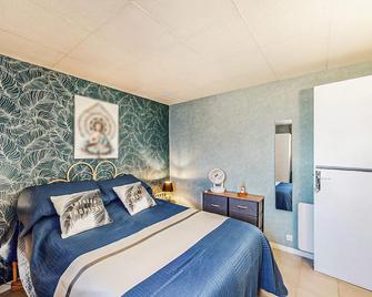 1 Bedroom Amazing Apartment In Treignac - Treignac - Bedroom