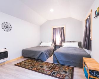 New! Sweet little cabin, Hiking, Fishing, BBQs, fire pits and picnic tables - Talkeetna - Bedroom