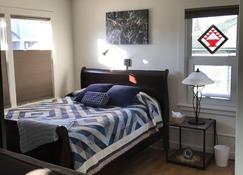 Modern Studio in Heart of Downtown Fairbanks - beautifully renovated & clean - Fairbanks - Habitación