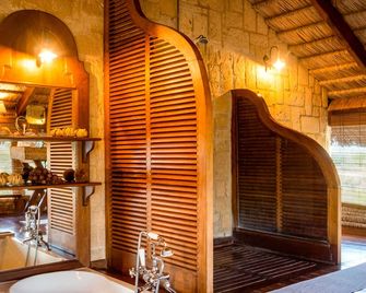 Demeure de la Compagnie Générale des Huiles Précieuses - Ambolomailaka - Spa