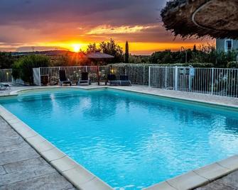 Hotel Restaurant Le Gardon - Pont du Gard - Collias - Pool