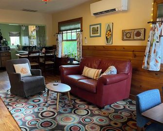 Artist/Writer retreat- fab breakfast! - Corvallis - Sala de estar