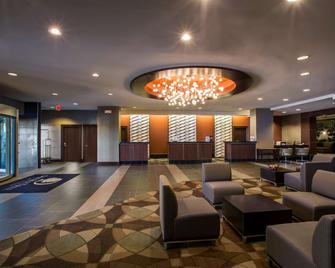 DoubleTree by Hilton Hotel Wichita Airport - Wichita - Lobby