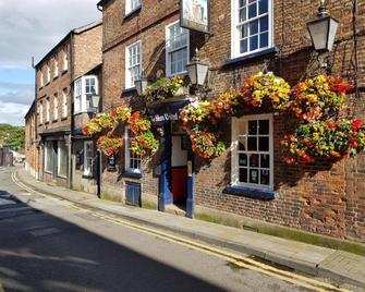 Three Coopers - Bedale - Building