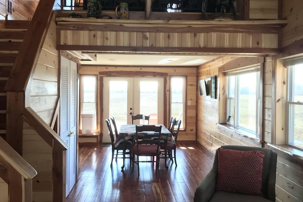Hunting and Fishing Lodge (sleeps 3-5)
