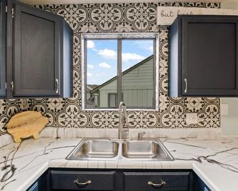 Summer Serenity Waterfront Condo!- Indoor Pool! - Four Seasons - Kitchen