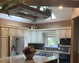 Kingsville , ON house/ cottage/ villa property short vacation / weekend stay - Kingsville - Kitchen