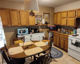 Button's Apartment-Cozy vintage-style 2-bedroom place in historic Batesville - Batesville - Küche