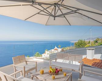 Cliff Top Villa, Magnificent Seaview | Aquarela - Santa Cruz - Balcony