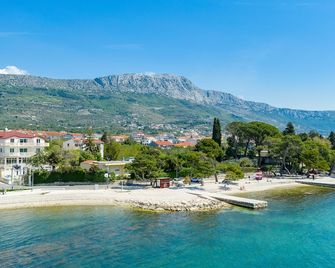 Hotel Riva - Kastela - Clădire