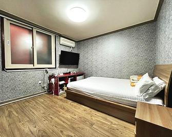 Sang Il Jang - Mokpo - Schlafzimmer