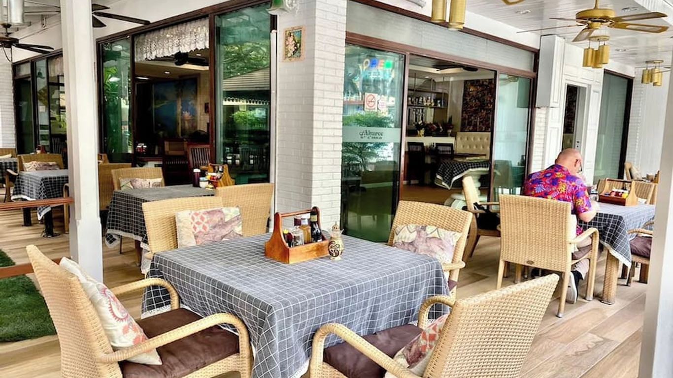 Aiyaree Place Hotel Sha Plus