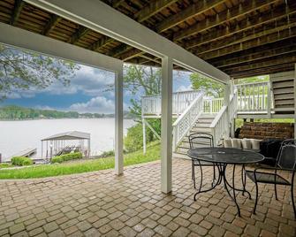Lake front Cottage on Morse Reservoir w/ Boat Slip - Cicero - Patio