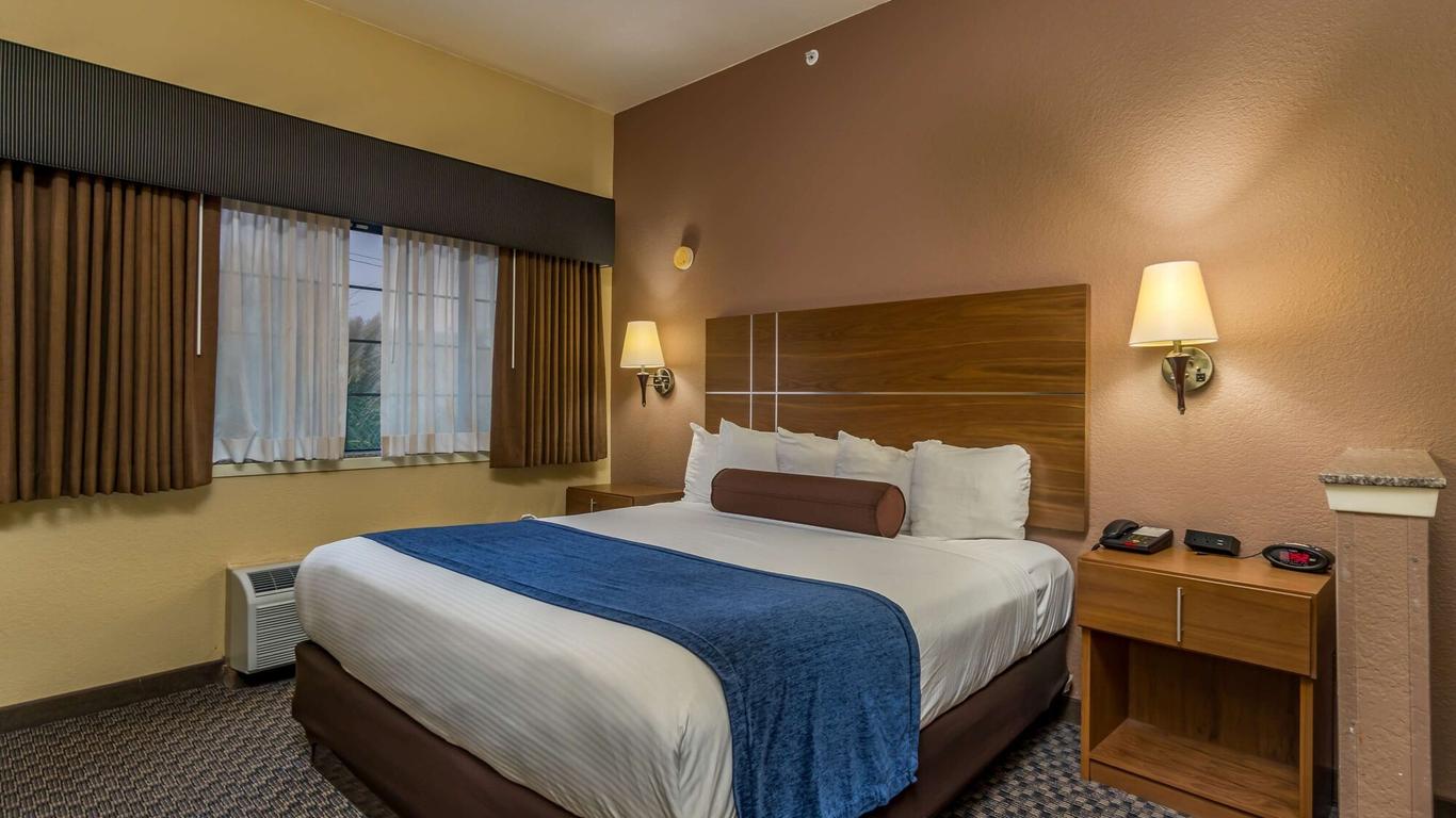 Best Western Plus Shamrock Inn & Suites