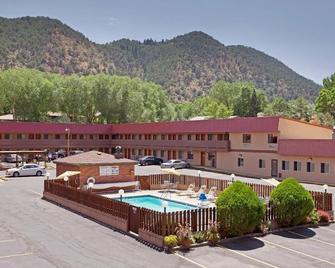 Glenwood Springs Cedar Lodge - Glenwood Springs - Piscina