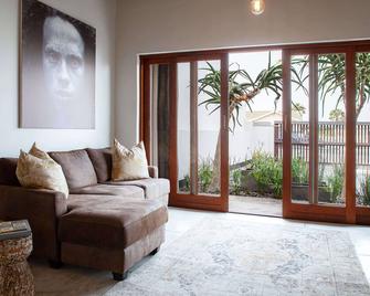Organic Stay Guesthouse - Swakopmund - Living room