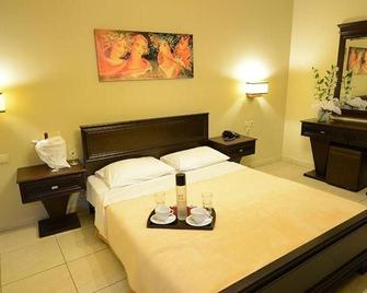 Central Hotel - Paralia - Bedroom