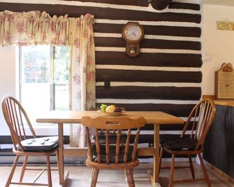 'The Old Homestead' An Original Homestead Cabin - Trout Creek - Comedor