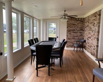 Experience Farmerville charm near Lake D'Arbonne - Farmerville - Dining room