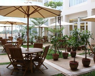 Java Palace Hotel - בקאשי - פטיו