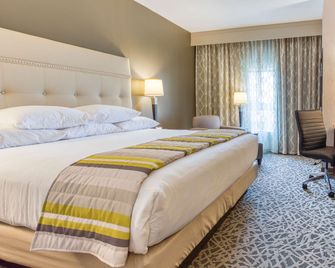 Drury Inn & Suites Cincinnati Northeast Mason - Mason - Schlafzimmer