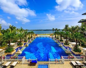 Wyndham Grand Plaza Royale Wenchang - Wenchang - Piscina
