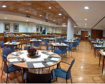 Extremadura Hotel - קסרס - מסעדה