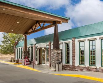 Econo Lodge - Rawlins - Building