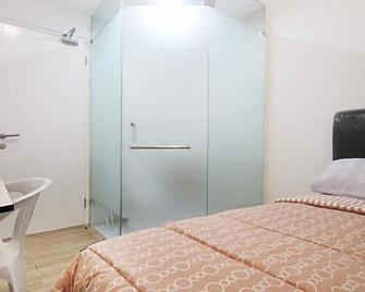 Rumah Kayu Manis Tebet - Yakarta - Habitación