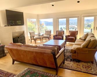 Take in the San Francisco views at this quiet oasis! - Tiburon - Living room