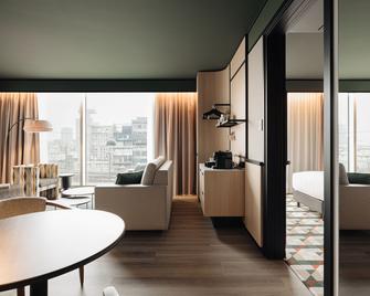 DoubleTree by Hilton Amsterdam Centraal Station - Amsterdam - Living room