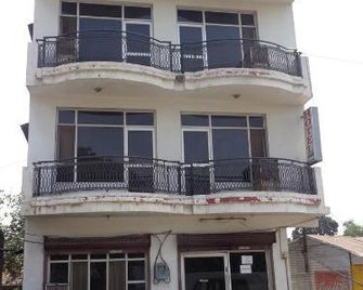 Hotel Amber - Parwanoo - Building