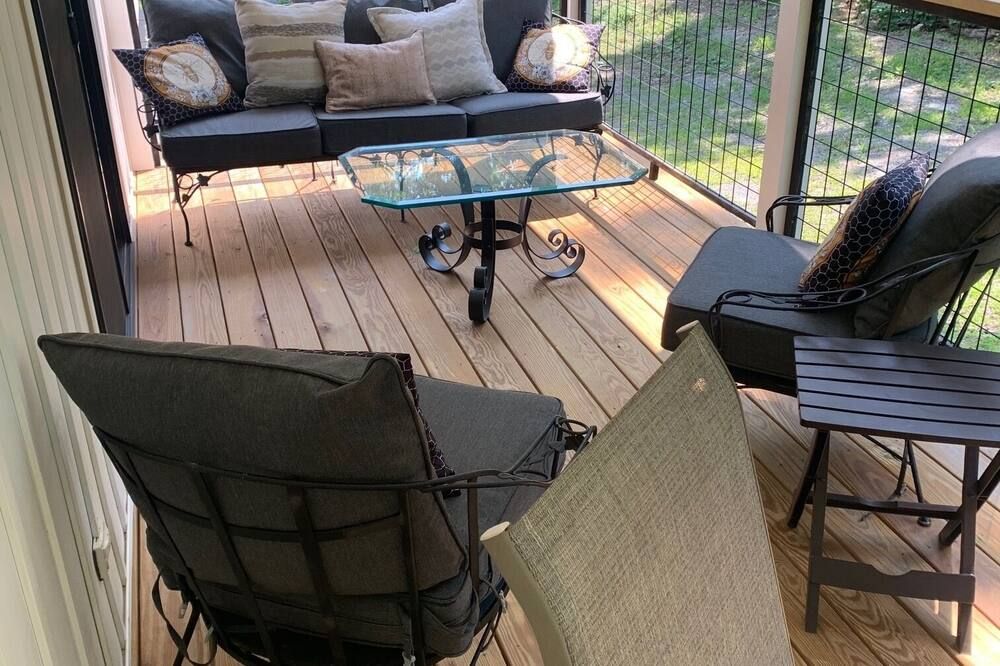 Forget your worries in this serene Modern Farm House. - Red Hook - Balcony