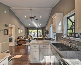 Pinehurst Gem on Golf Course and Putting Green! - Pinehurst - Kitchen