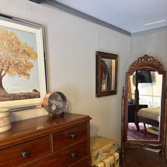 The George Hotel image 1